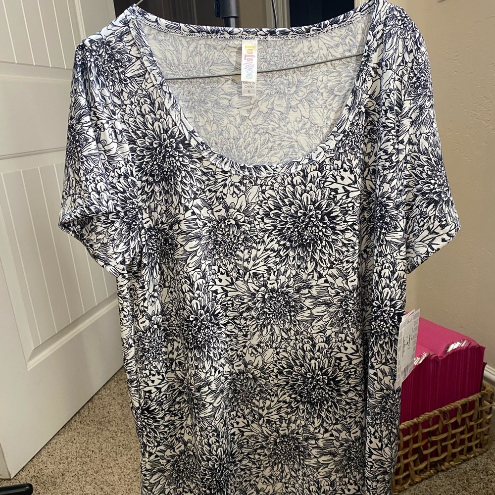 Lularoe brand new classic T